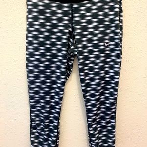 Nike Dri-fit Capri leggings sz M